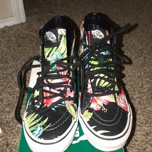 Hawaiian vans 🌸🌺🌷
